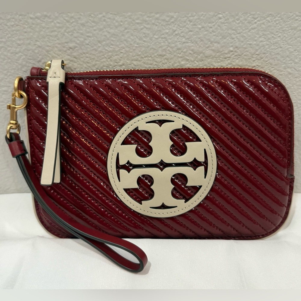 TORY BURCH MILLER PATENT PUFFY
QUILTING WRISTLET